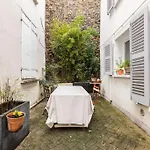 Country Home In Paris